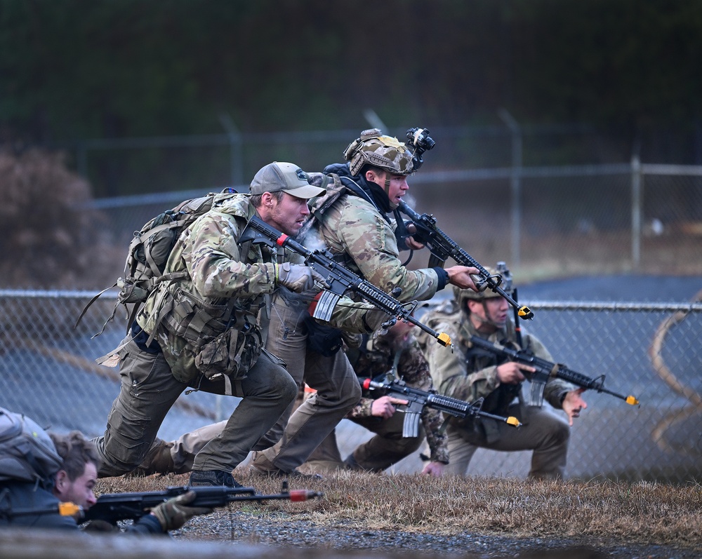 Green Beret Candidates Participate in Robin Sage Exercise