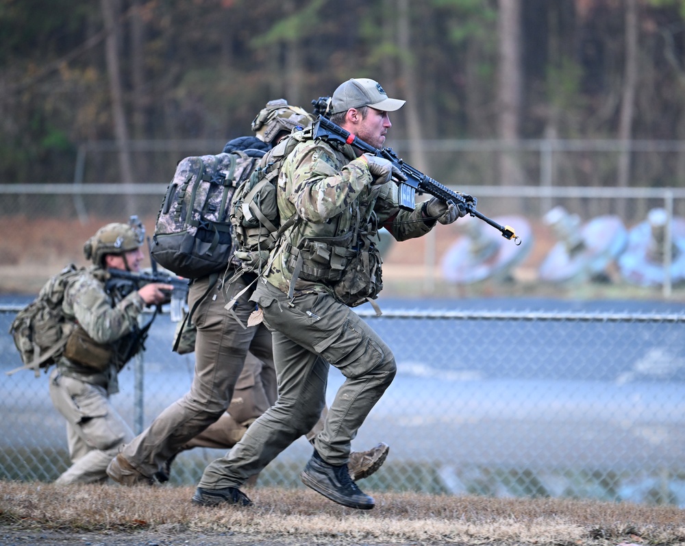 Green Beret Candidates Participate in Robin Sage Exercise