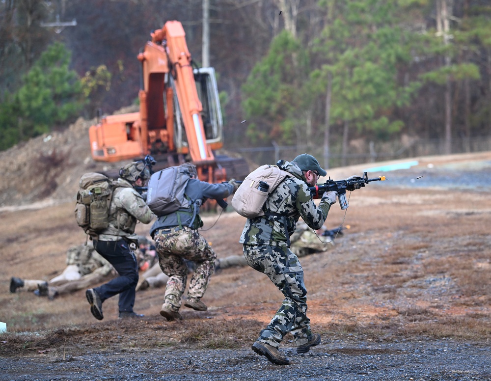 Green Beret Candidates Participate in Robin Sage Exercise