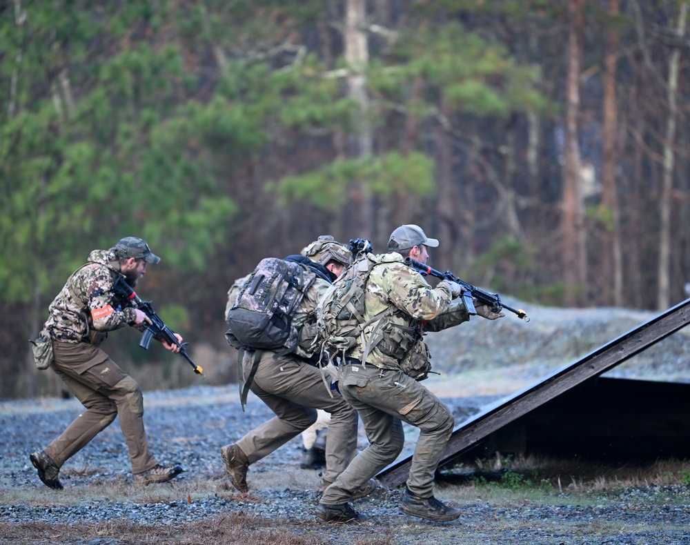 Green Beret Candidates Participate in Robin Sage Exercise