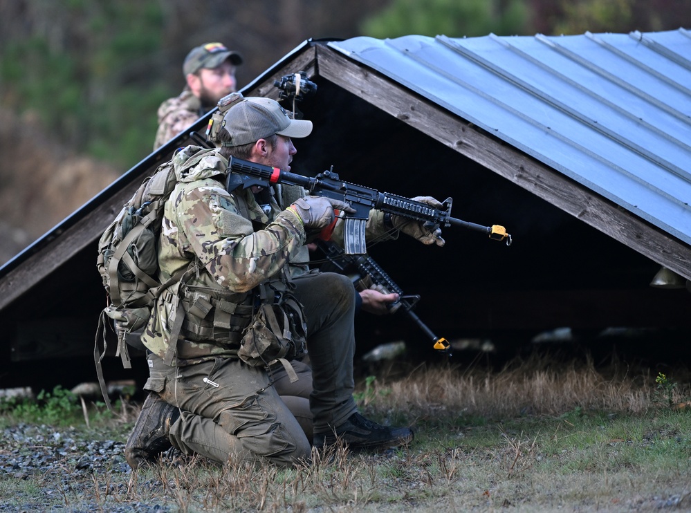 Green Beret Candidates Participate in Robin Sage Exercise