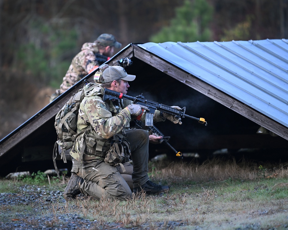 Green Beret Candidates Participate in Robin Sage Exercise