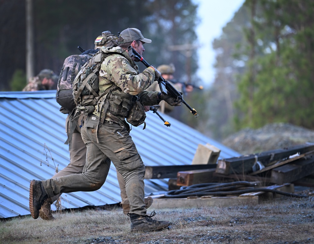 Green Beret Candidates Participate in Robin Sage Exercise