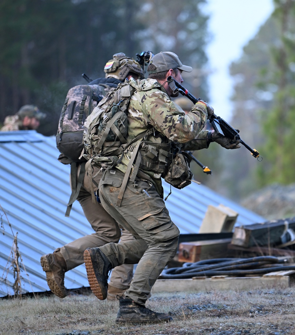 Green Beret Candidates Participate in Robin Sage Exercise