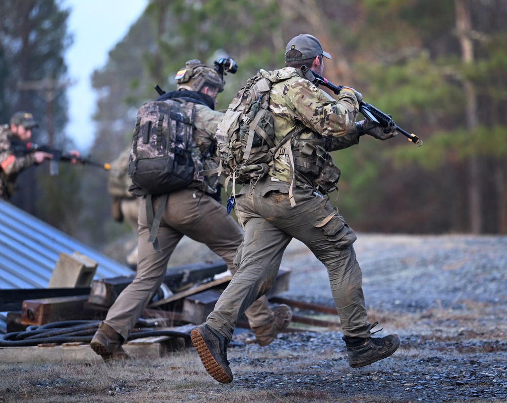 Green Beret Candidates Participate in Robin Sage Exercise