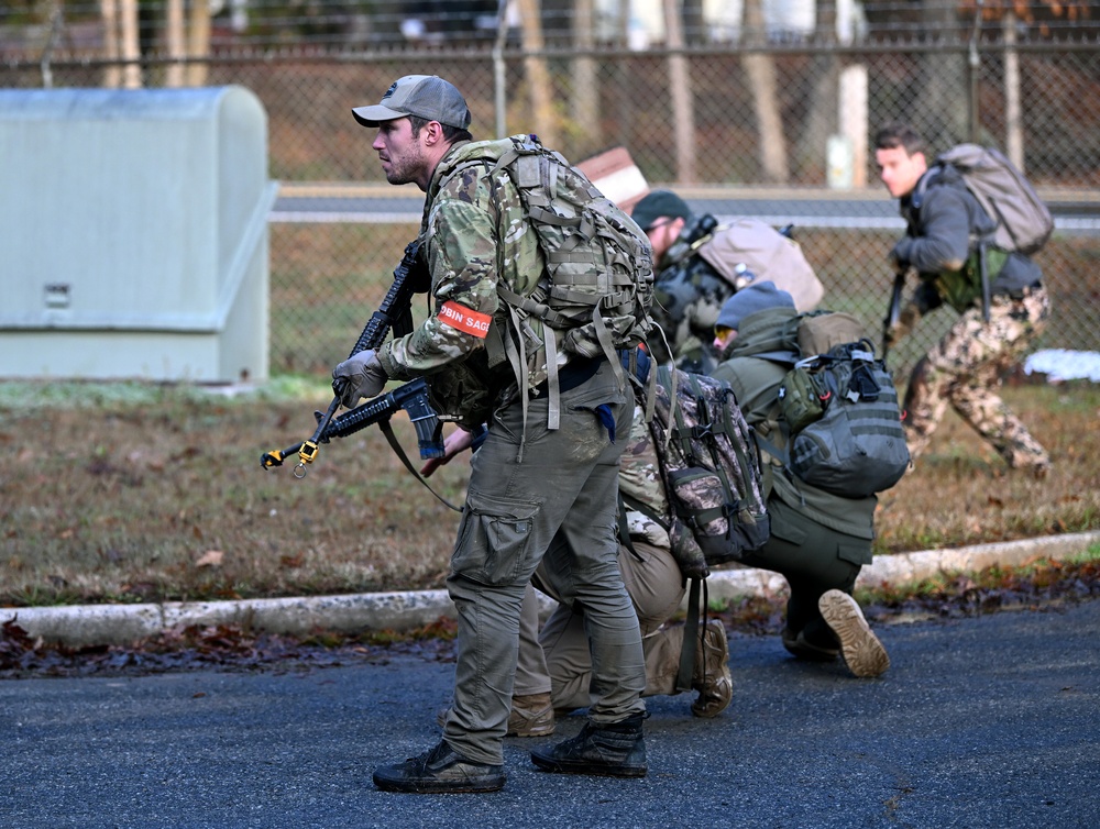 Green Beret Candidates Participate in Robin Sage Exercise