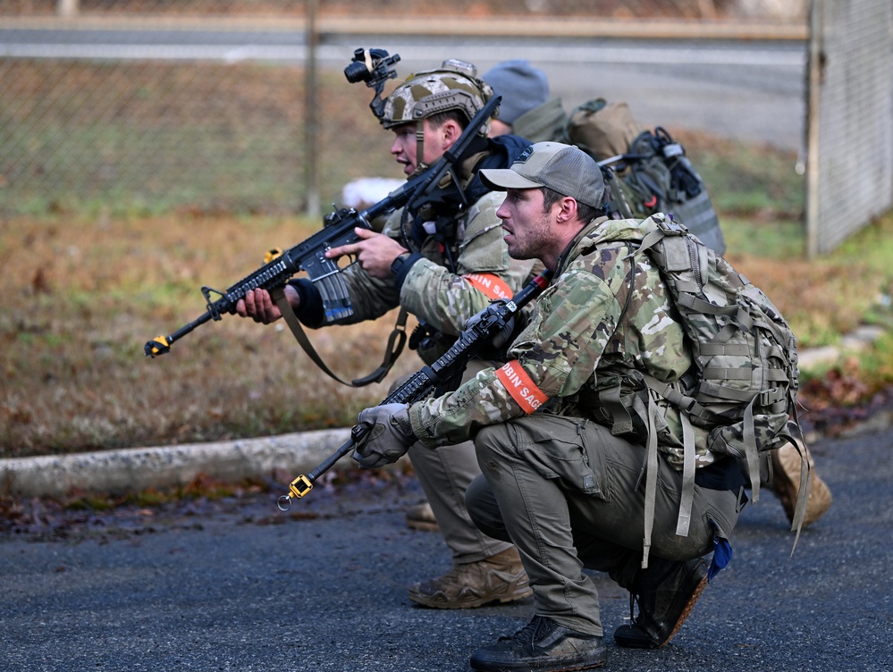 Green Beret Candidates Participate in Robin Sage Exercise