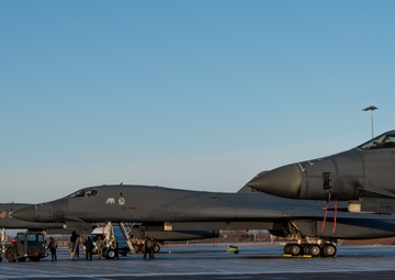 Fourth B-1B Lancer touches down, bed down continues at Grand Forks AFB
