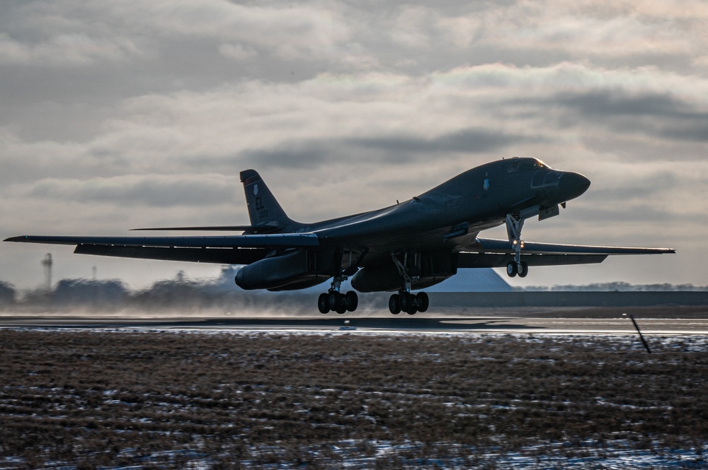 Fourth B-1B Lancer touches down, bed down continues at Grand Forks AFB