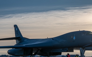 Fourth B-1B Lancer touches down, bed down continues at Grand Forks AFB