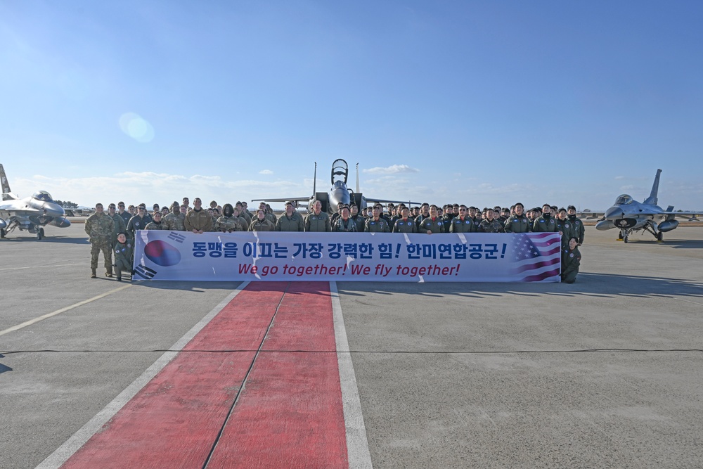 ROKAF CSAF visits Kunsan AB