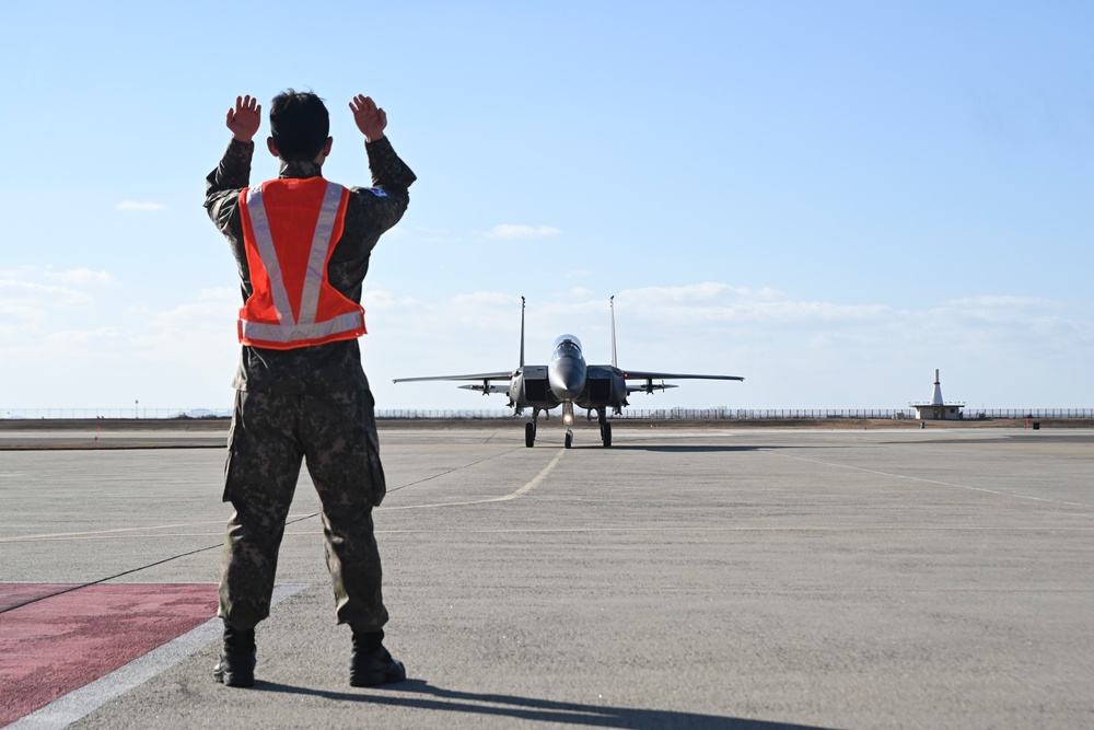 ROKAF CSAF visits Kunsan AB