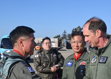 ROKAF CSAF visits Kunsan AB