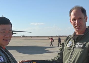 ROKAF CSAF visits Kunsan AB