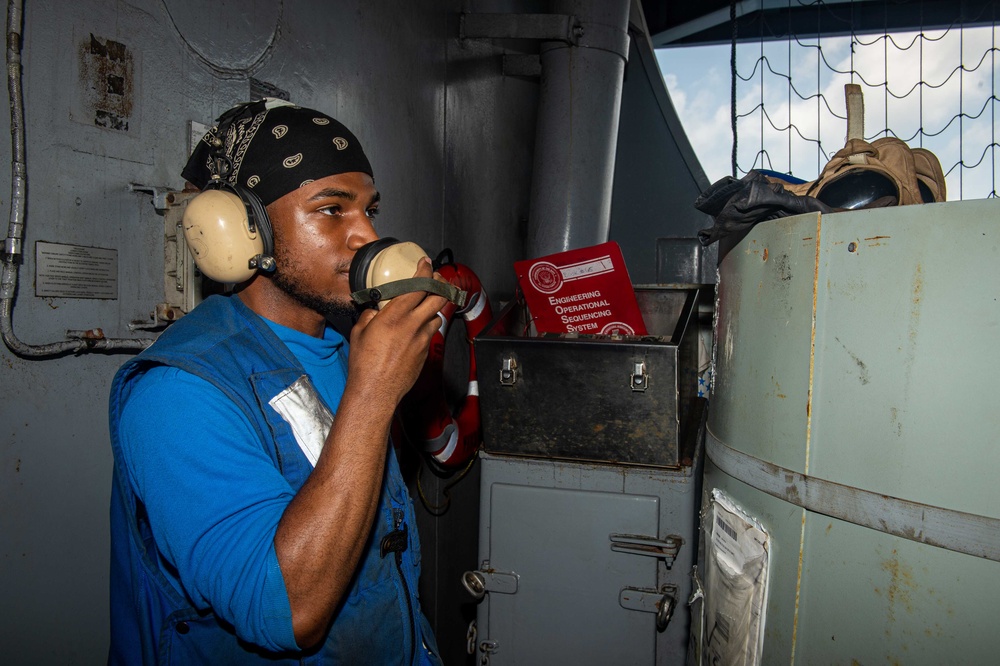 USS Carl Vinson (CVN 70) Conducts Routine Operations in the South China Sea