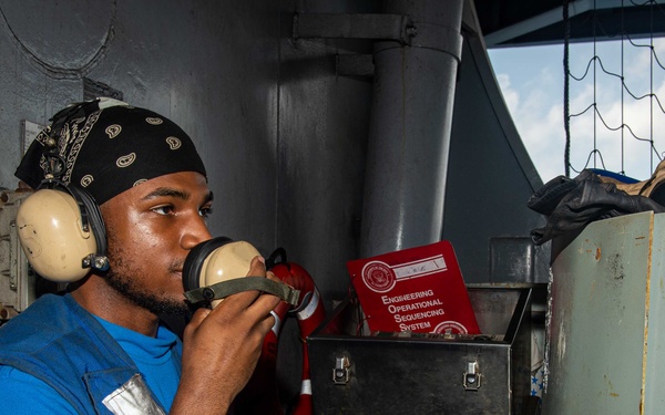 USS Carl Vinson (CVN 70) Conducts Routine Operations in the South China Sea