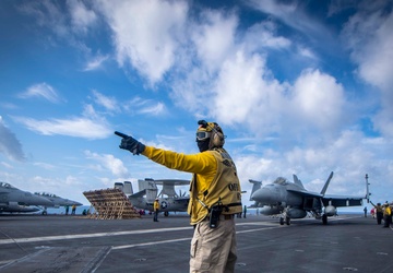 USS Carl Vinson (CVN 70) Conducts Routine Flight Operations in the South China Sea