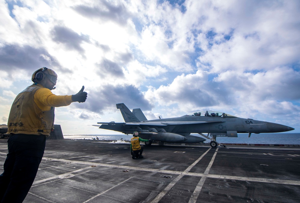 USS Carl Vinson (CVN 70) Conducts Routine Flight Operations in the South China Sea