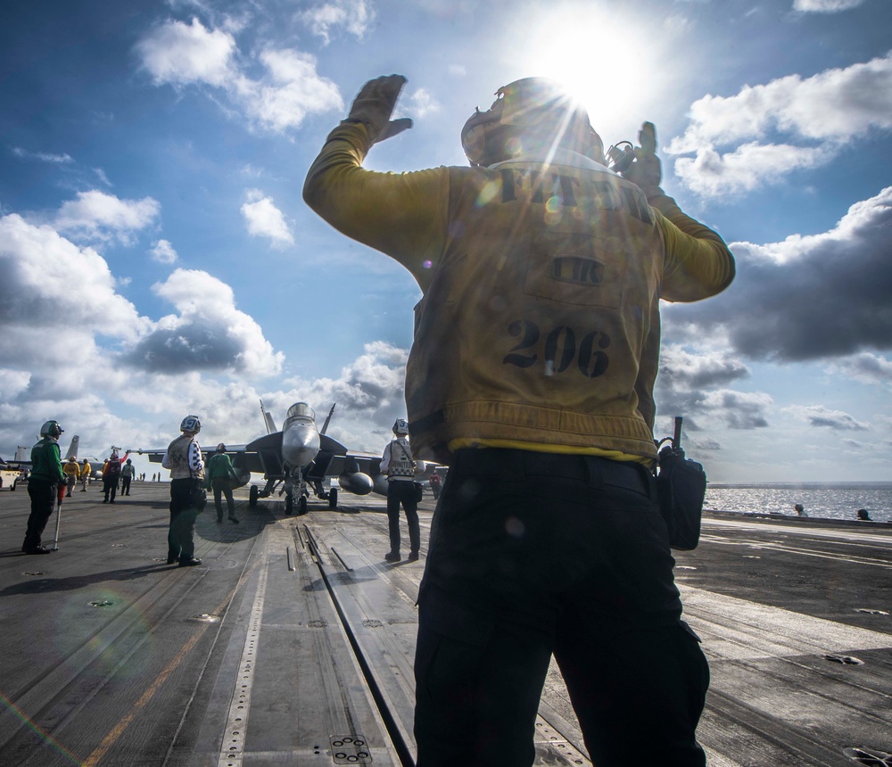 USS Carl Vinson (CVN 70) Conducts Routine Flight Operations in the South China Sea