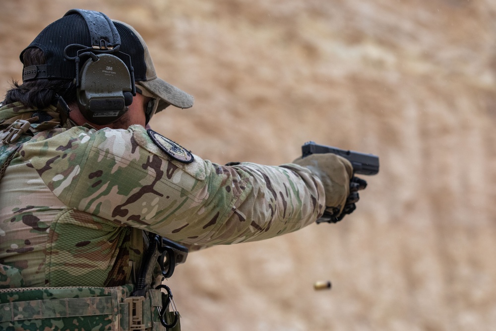 Dutch Forces Conduct Weapons Training