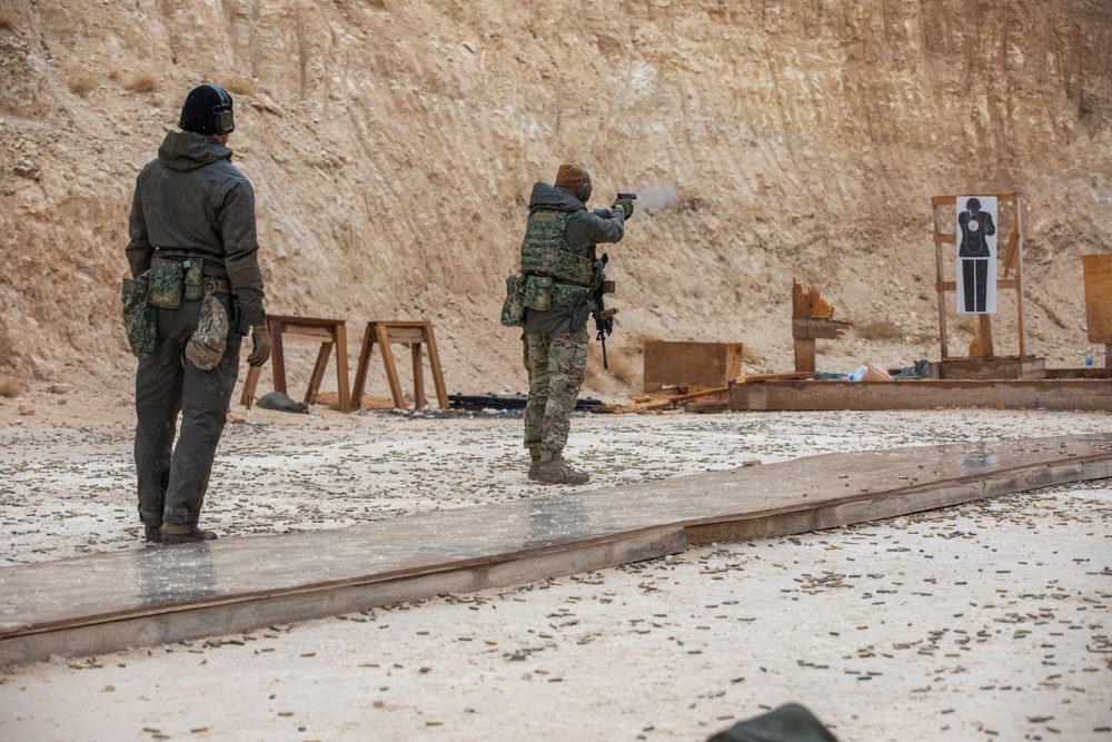 Dutch Forces Conduct Weapons Training