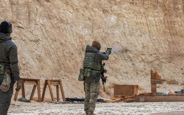 Dutch Forces Conduct Weapons Training