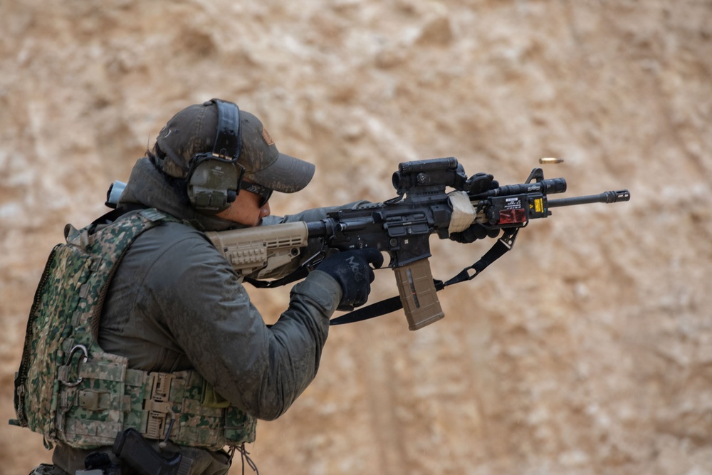 Dutch Forces Conduct Weapons Training