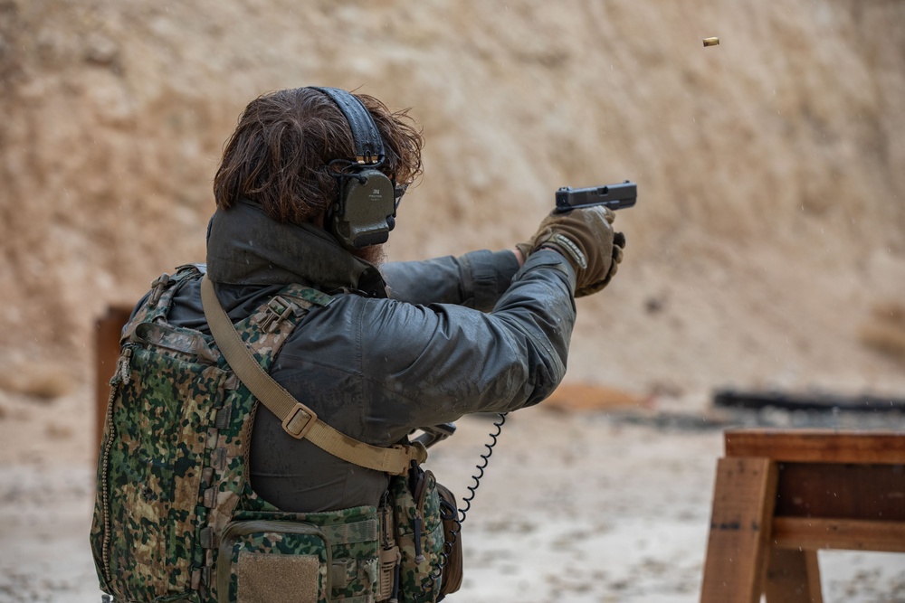 Dutch Forces Conduct Weapons Training