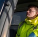 Fleet service Airmen ensure a squeaky-clean takeoff