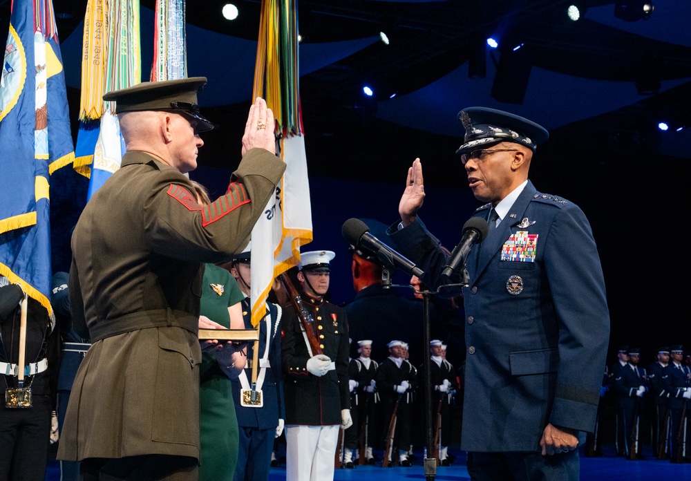 U.S. Senior Enlisted Advisor to the Chairman (SEAC) Ramon “CZ” Colon-Lopez transfers responsibility of his position to the incoming SEAC Troy Black