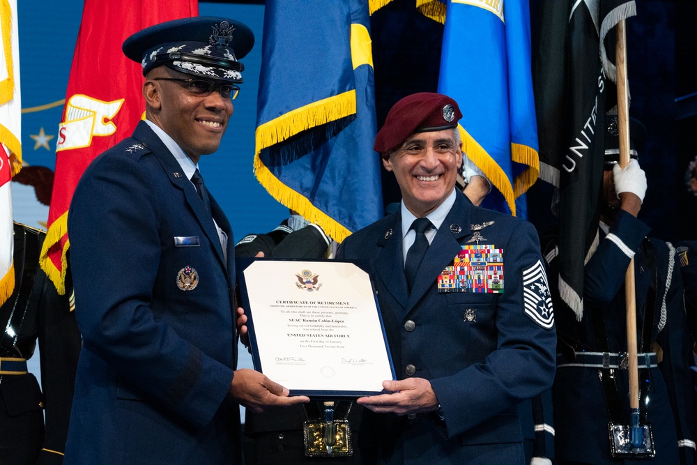 U.S. Senior Enlisted Advisor to the Chairman (SEAC) Ramon “CZ” Colon-Lopez transfers responsibility of his position to the incoming SEAC Troy Black