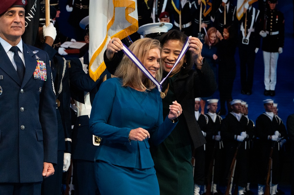 U.S. Senior Enlisted Advisor to the Chairman (SEAC) Ramon “CZ” Colon-Lopez transfers responsibility of his position to the incoming SEAC Troy Black