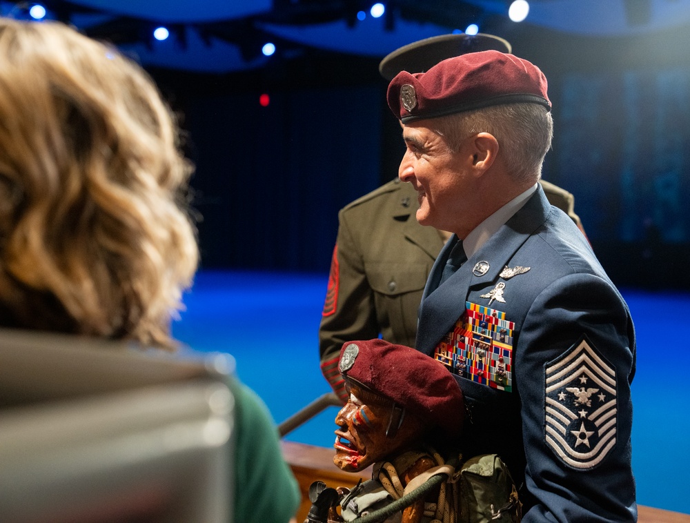 U.S. Senior Enlisted Advisor to the Chairman (SEAC) Ramon “CZ” Colon-Lopez transfers responsibility of his position to the incoming SEAC Troy Black