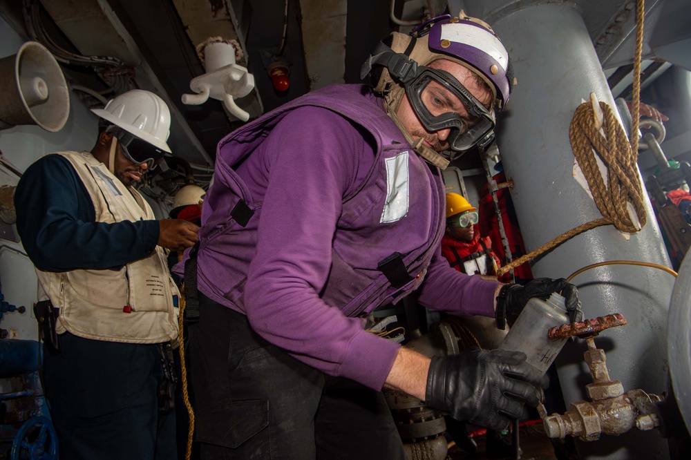 USS Carl Vinson (CVN 70) Conducts Routine Operations in the South China Sea