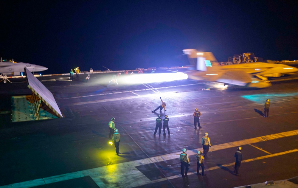 USS Carl Vinson (CVN 70) Conducts Routine Flight Operations in the South China Sea