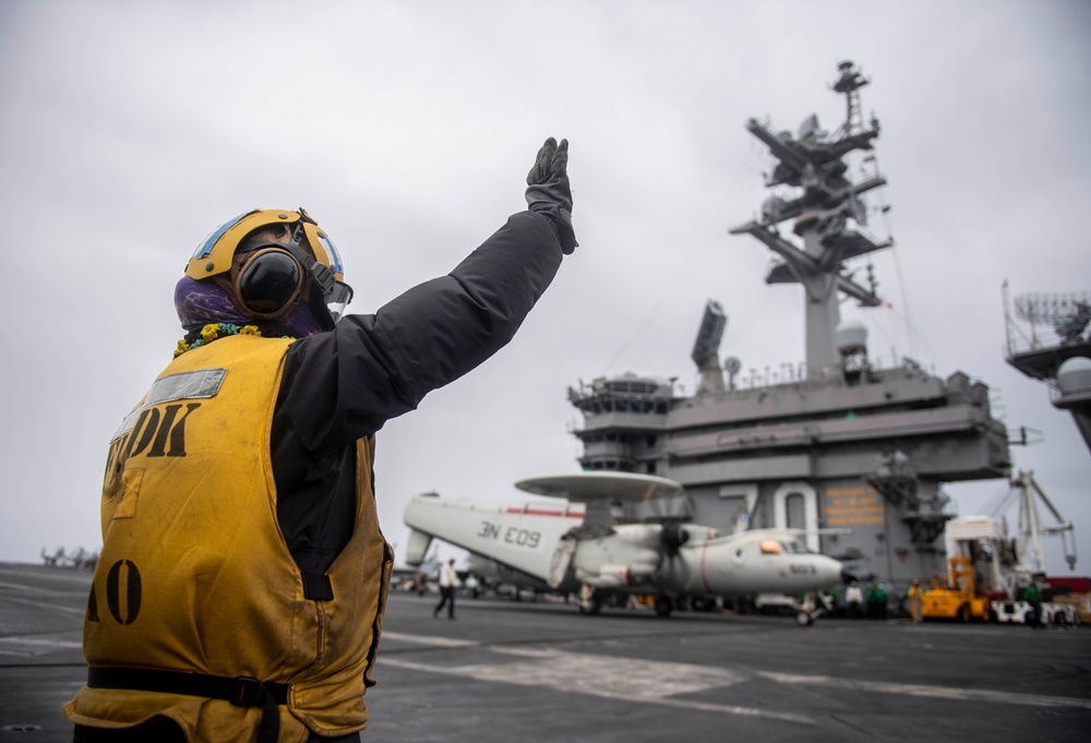 USS Carl Vinson (CVN 70) Conducts Routine Flight Operations in the South China Sea