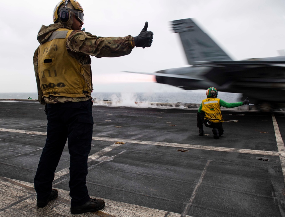 USS Carl Vinson (CVN 70) Conducts Routine Flight Operations in the South China Sea