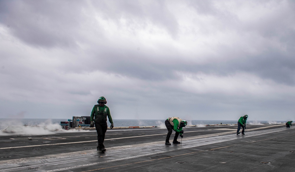 USS Carl Vinson (CVN 70) Conducts Routine Flight Operations in the South China Sea