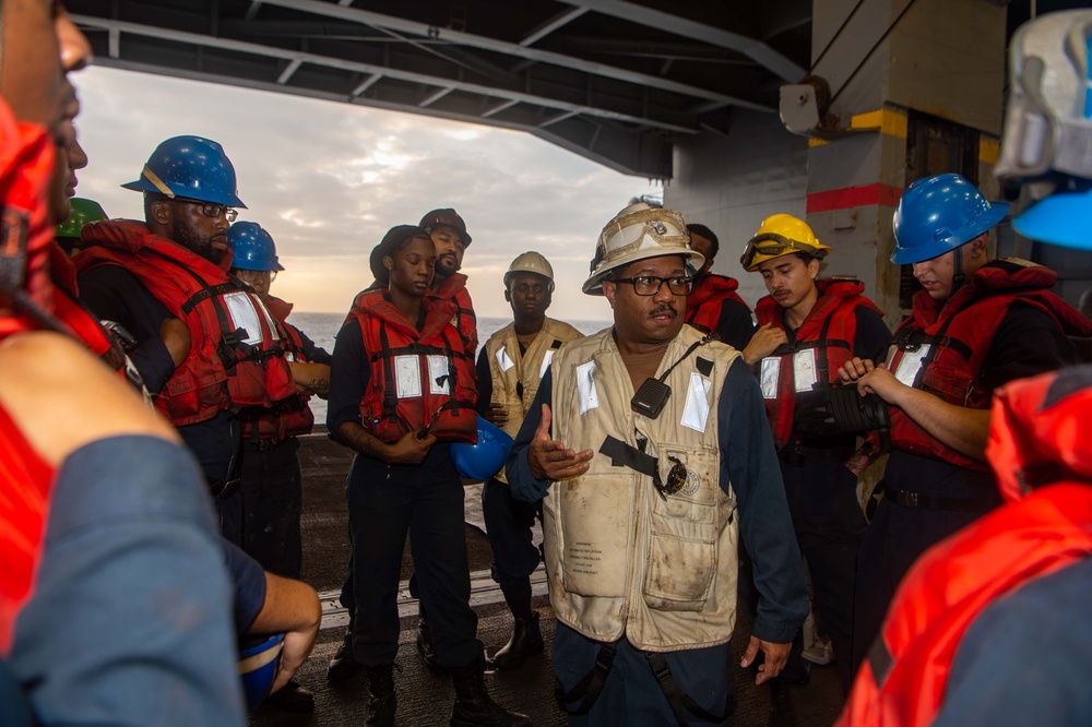 USS Carl Vinson (CVN 70) Conducts Routine Operations in the South China Sea