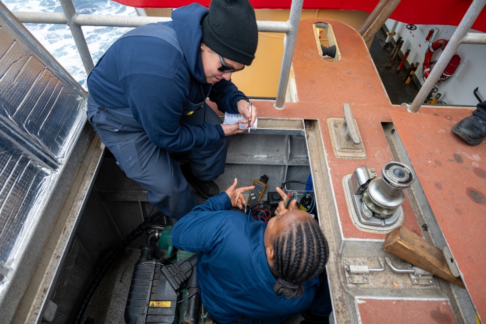 USCGC Polar Star (WAGB 10) transits the Southern Ocean enroute to Antartica for Operation Deep Freeze