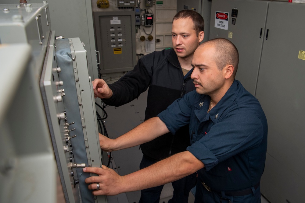 USS Sterett conducts routine operations as part of the Carl Vinson Carrier Strike Group