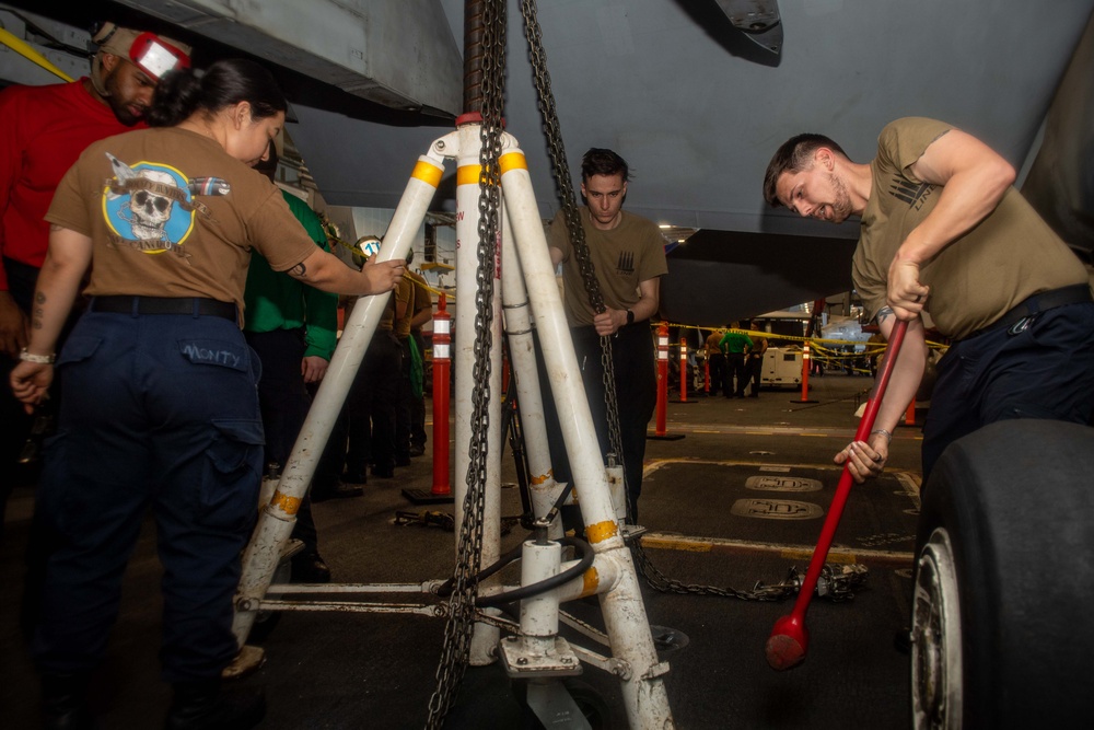 USS Carl Vinson (CVN 70) Conducts Routine Operations in the South China Sea