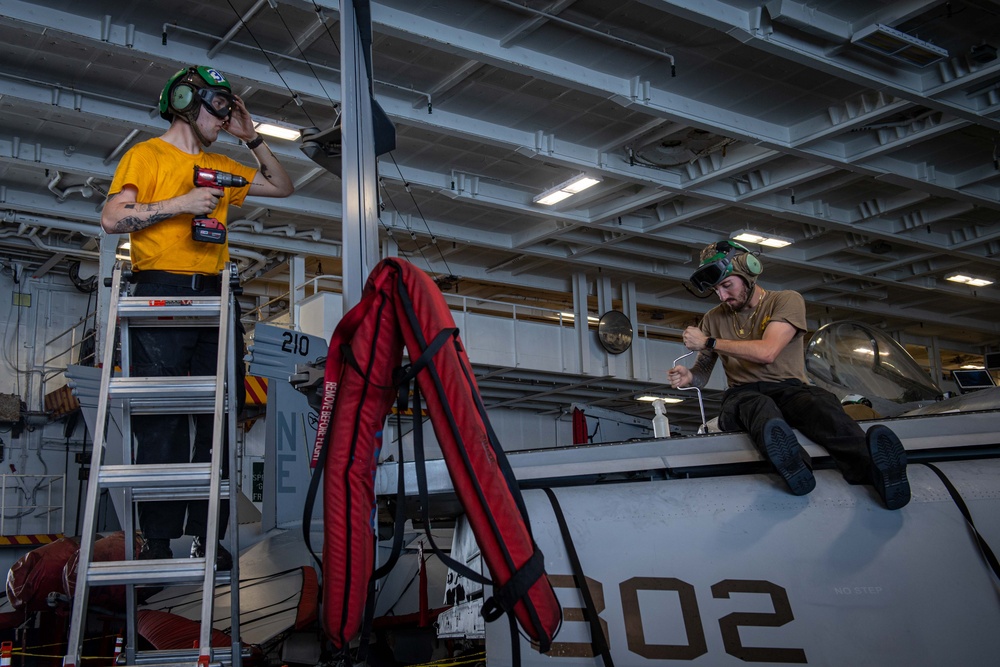 USS Carl Vinson (CVN 70) Conducts Routine Operations in the South China Sea