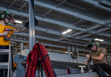 USS Carl Vinson (CVN 70) Conducts Routine Operations in the South China Sea