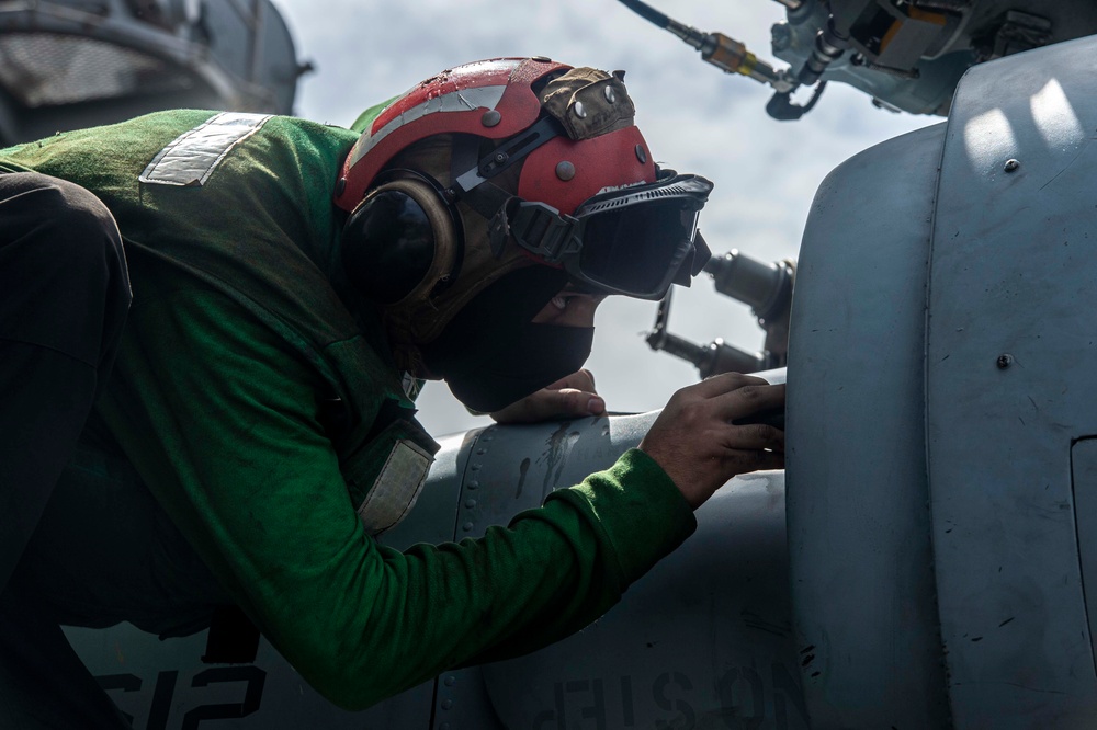 USS Carl Vinson (CVN 70) Conducts Routine Flight Operations in the South China Sea