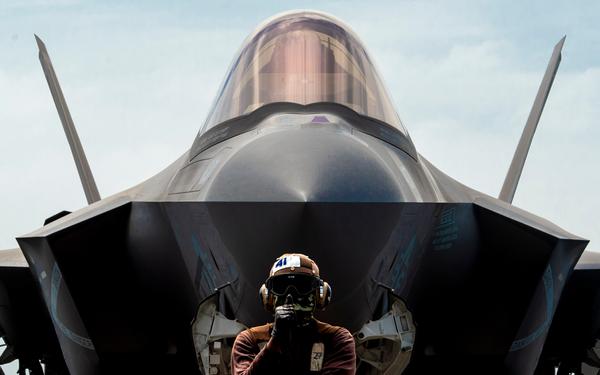 USS Carl Vinson (CVN 70) Conducts Routine Flight Operations in the South China Sea