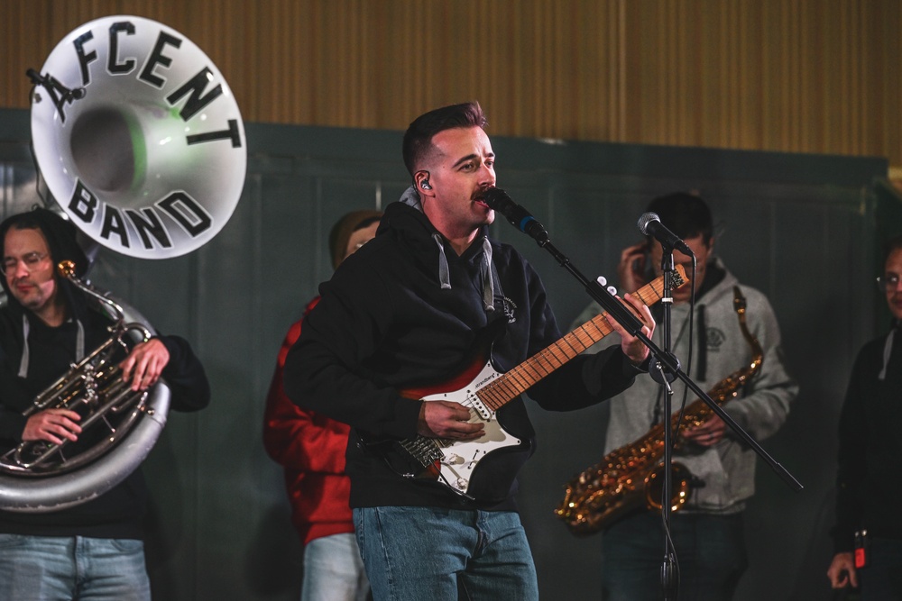 AFCENT Band performs, visits 386th AEW