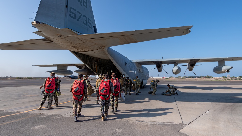 US, French paratroopers conduct joint training over Djibouti
