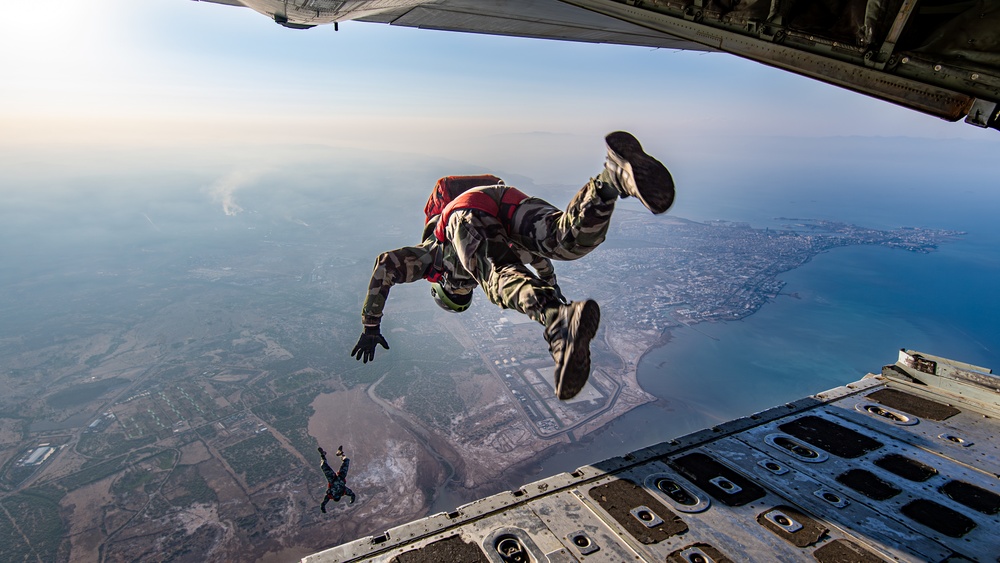 US, French paratroopers conduct joint training over Djibouti
