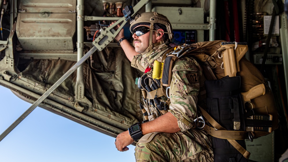 US, French paratroopers conduct joint training over Djibouti